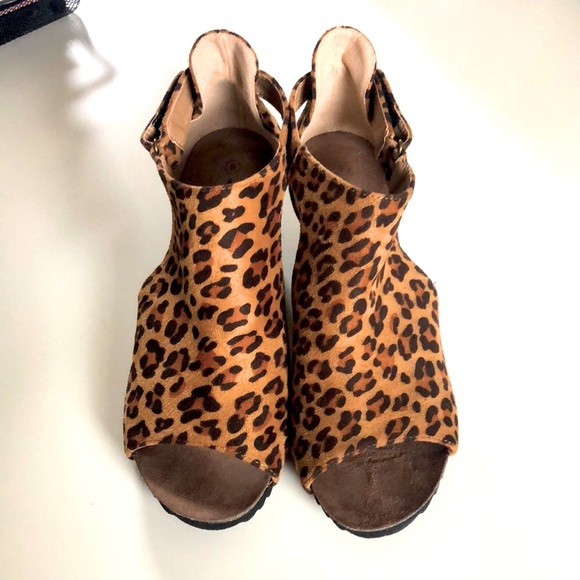 Leopard Print wedges - Picture 2 of 8